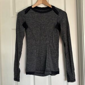 Lululemon size 2 long sleeve Stylish Black and Gray Women's Top